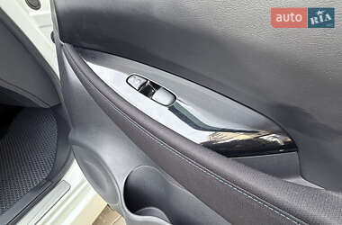 Хэтчбек Nissan Leaf 2019 в 