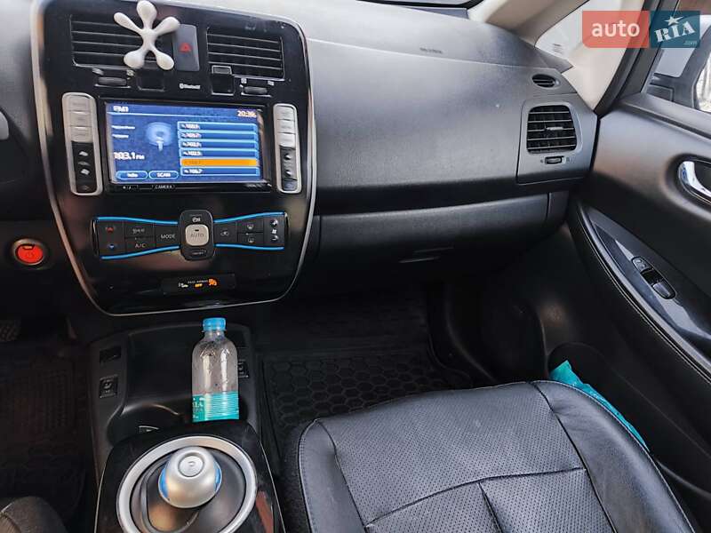 Хэтчбек Nissan Leaf 2014 в Хмельницком