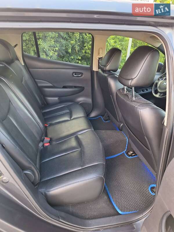 Хэтчбек Nissan Leaf 2013 в Николаеве
