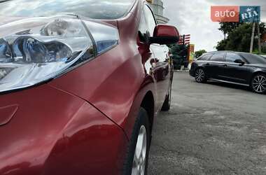Хэтчбек Nissan Leaf 2012 в 