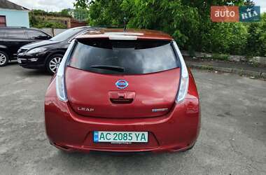 Хэтчбек Nissan Leaf 2012 в 