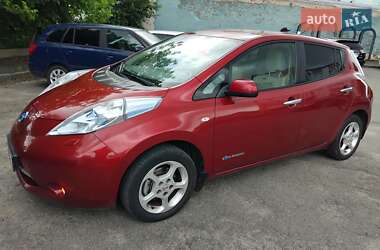 Хэтчбек Nissan Leaf 2012 в 