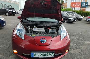 Хэтчбек Nissan Leaf 2012 в 