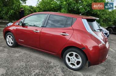 Хэтчбек Nissan Leaf 2012 в 