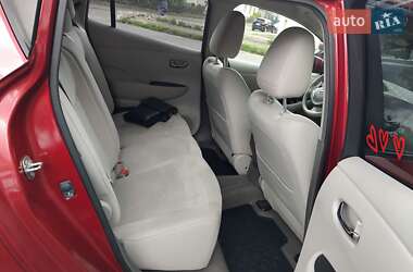 Хэтчбек Nissan Leaf 2012 в 