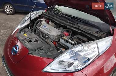 Хэтчбек Nissan Leaf 2012 в 