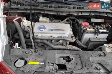 Хэтчбек Nissan Leaf 2012 в 