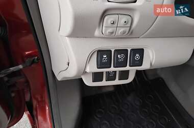Хэтчбек Nissan Leaf 2012 в 