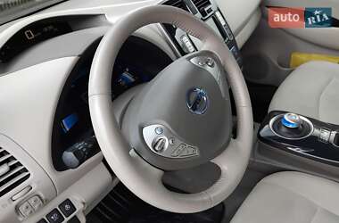 Хэтчбек Nissan Leaf 2012 в 