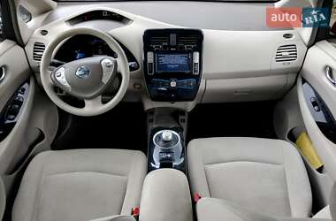 Хэтчбек Nissan Leaf 2012 в 