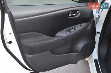 Хэтчбек Nissan Leaf 2016 в 