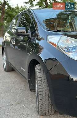 Хэтчбек Nissan Leaf 2013 в Николаеве