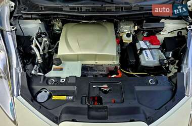 Хэтчбек Nissan Leaf 2017 в 