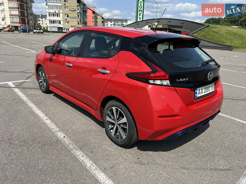 Хэтчбек Nissan Leaf 2019 в Киеве