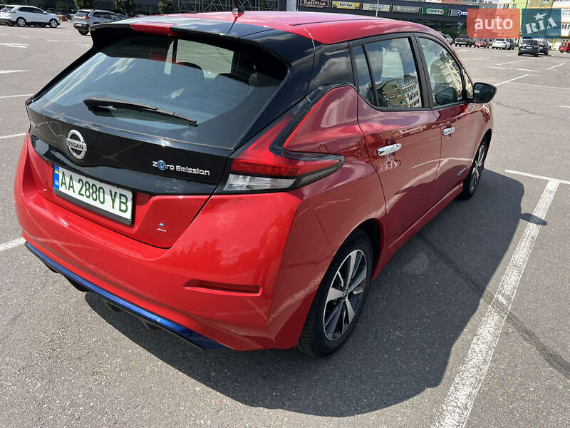 Хэтчбек Nissan Leaf 2019 в Киеве