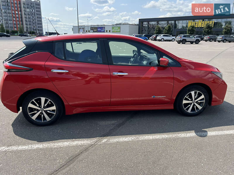 Хэтчбек Nissan Leaf 2019 в Киеве