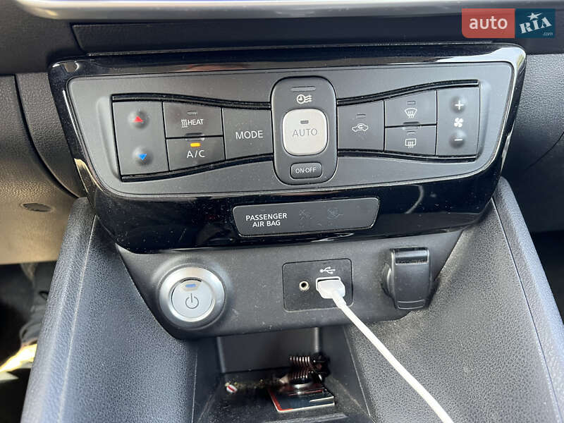 Хэтчбек Nissan Leaf 2019 в Киеве