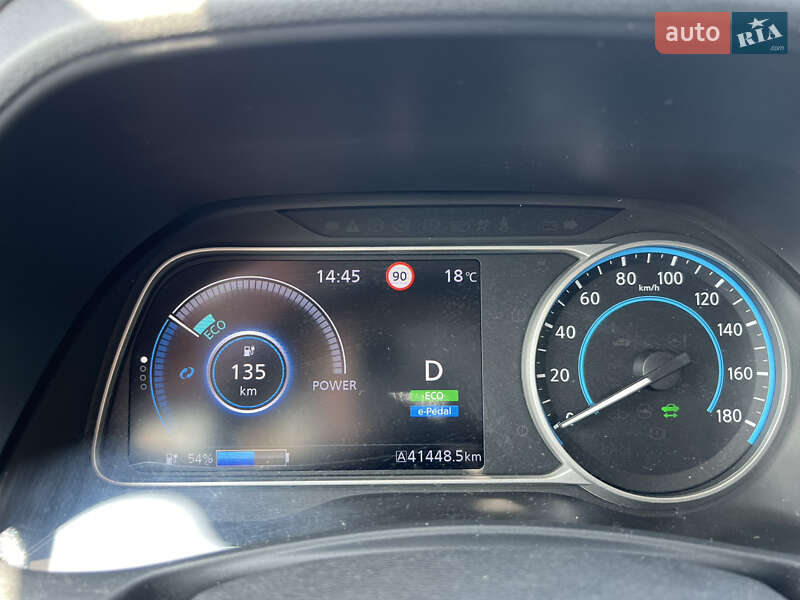 Хэтчбек Nissan Leaf 2019 в Киеве