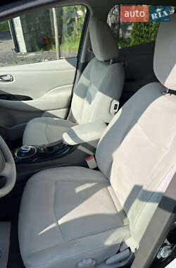 Хэтчбек Nissan Leaf 2012 в 