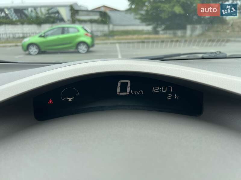 Хетчбек Nissan Leaf 2012 в Києві