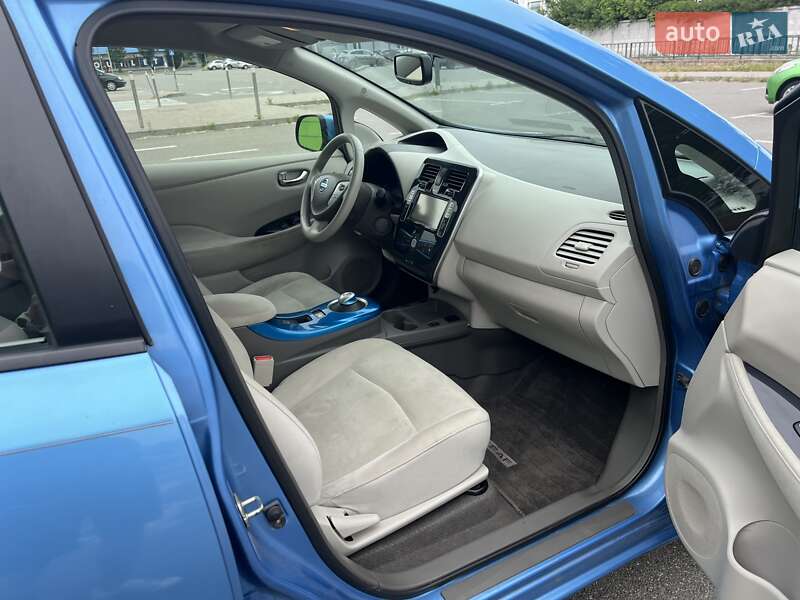 Хетчбек Nissan Leaf 2012 в Києві