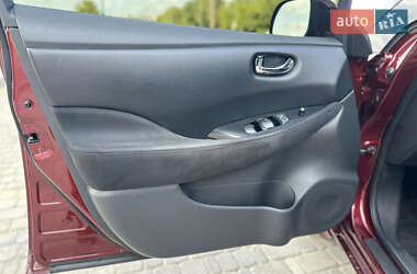 Хэтчбек Nissan Leaf 2016 в 