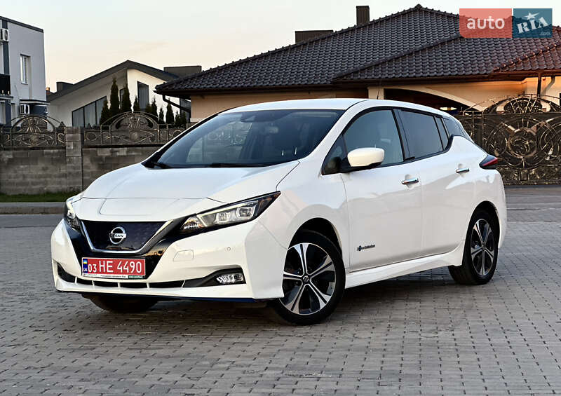 Хэтчбек Nissan Leaf 2020 в 
