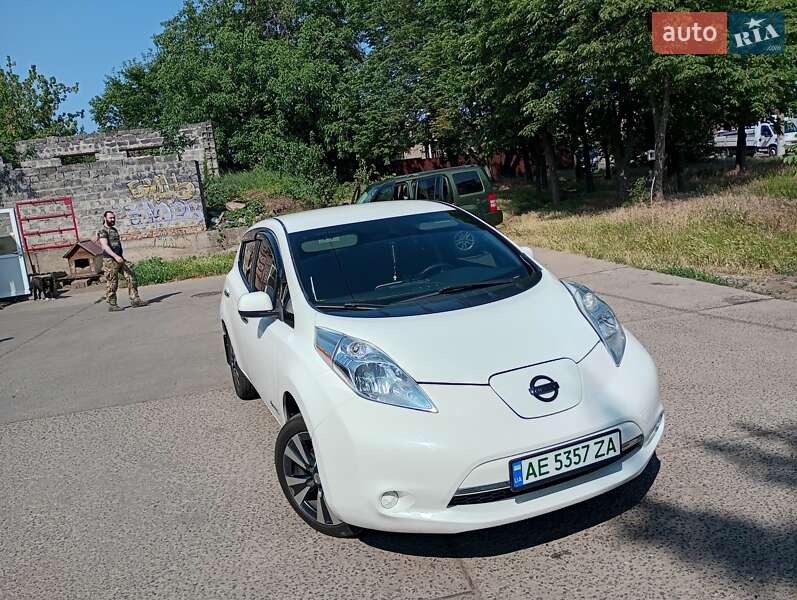 Хэтчбек Nissan Leaf 2013 в Кривом Роге