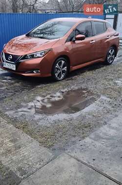 Хэтчбек Nissan Leaf 2021 в 