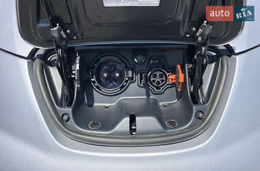Хэтчбек Nissan Leaf 2013 в 