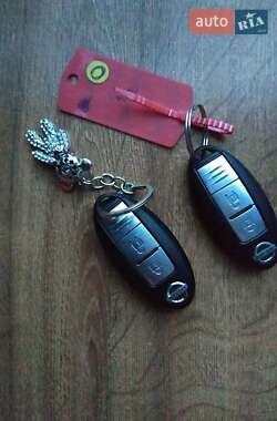 Хэтчбек Nissan Leaf 2012 в 