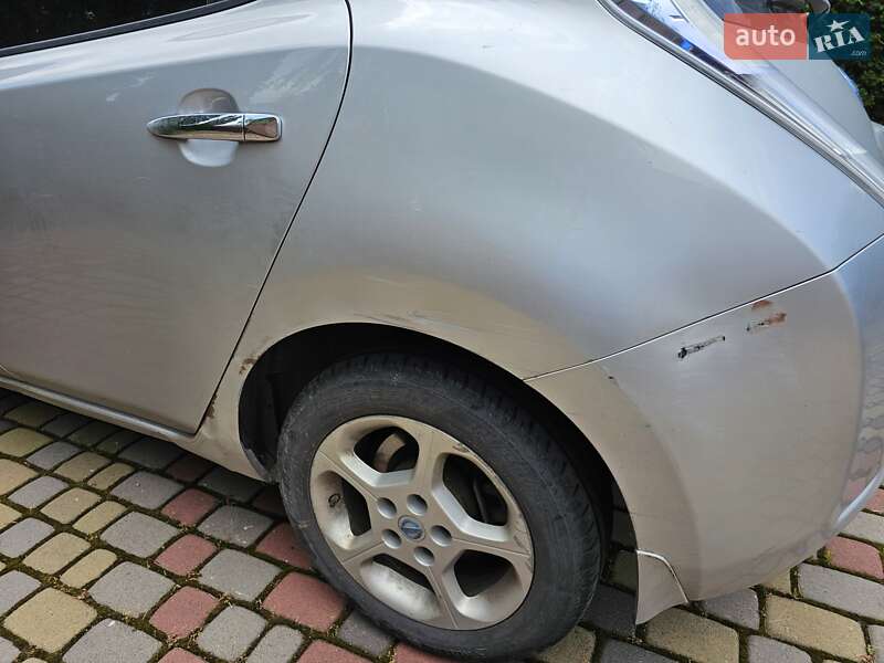 Хэтчбек Nissan Leaf 2011 в Киеве
