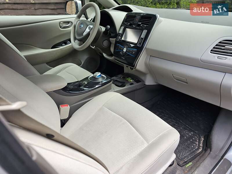 Хэтчбек Nissan Leaf 2011 в Киеве