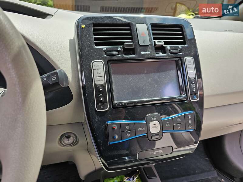 Хэтчбек Nissan Leaf 2011 в Киеве