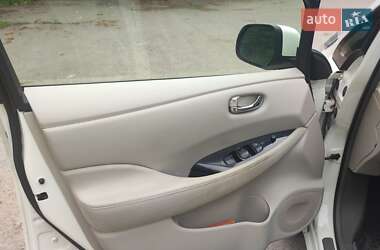 Хэтчбек Nissan Leaf 2012 в 