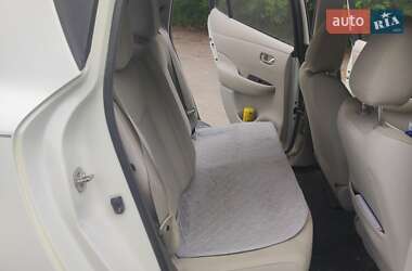 Хэтчбек Nissan Leaf 2012 в 