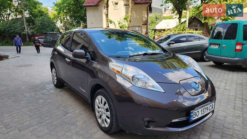 Хэтчбек Nissan Leaf 2015 в Ивано-Франковске