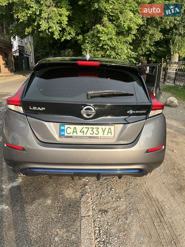 Хэтчбек Nissan Leaf 2018 в Умани