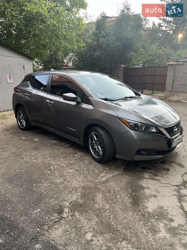 Хэтчбек Nissan Leaf 2018 в Умани