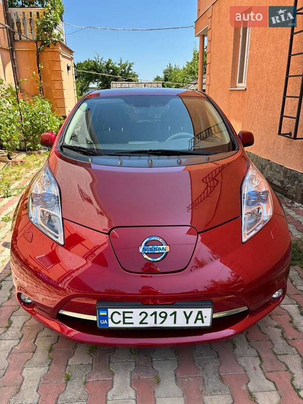 Хетчбек Nissan Leaf 2012 в Чернівцях