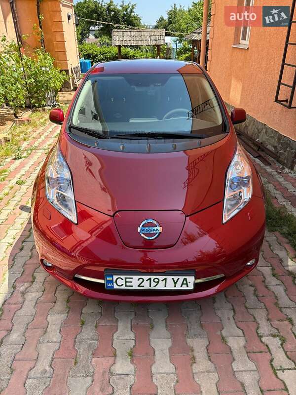 Хэтчбек Nissan Leaf 2012 в 