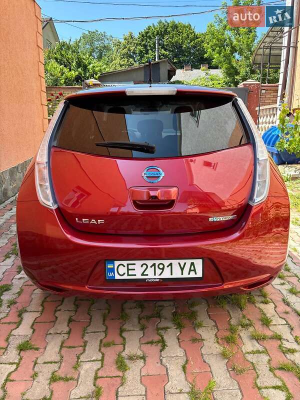 Хетчбек Nissan Leaf 2012 в Чернівцях