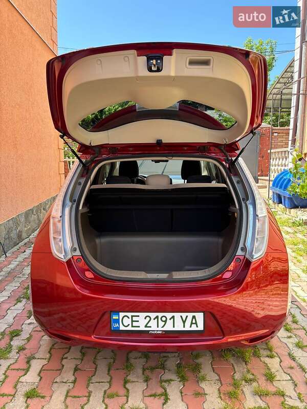 Хетчбек Nissan Leaf 2012 в Чернівцях