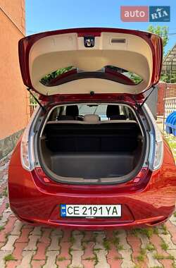 Хэтчбек Nissan Leaf 2012 в 
