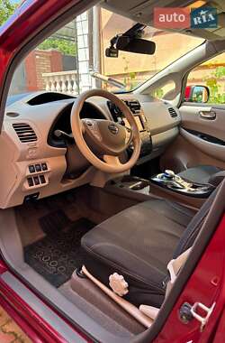 Хэтчбек Nissan Leaf 2012 в 