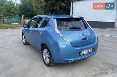 Хэтчбек Nissan Leaf 2012 в 
