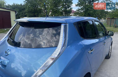 Хэтчбек Nissan Leaf 2012 в 