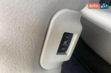 Хэтчбек Nissan Leaf 2012 в 