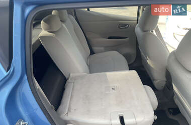 Хэтчбек Nissan Leaf 2012 в 