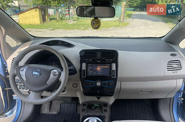 Хэтчбек Nissan Leaf 2012 в 